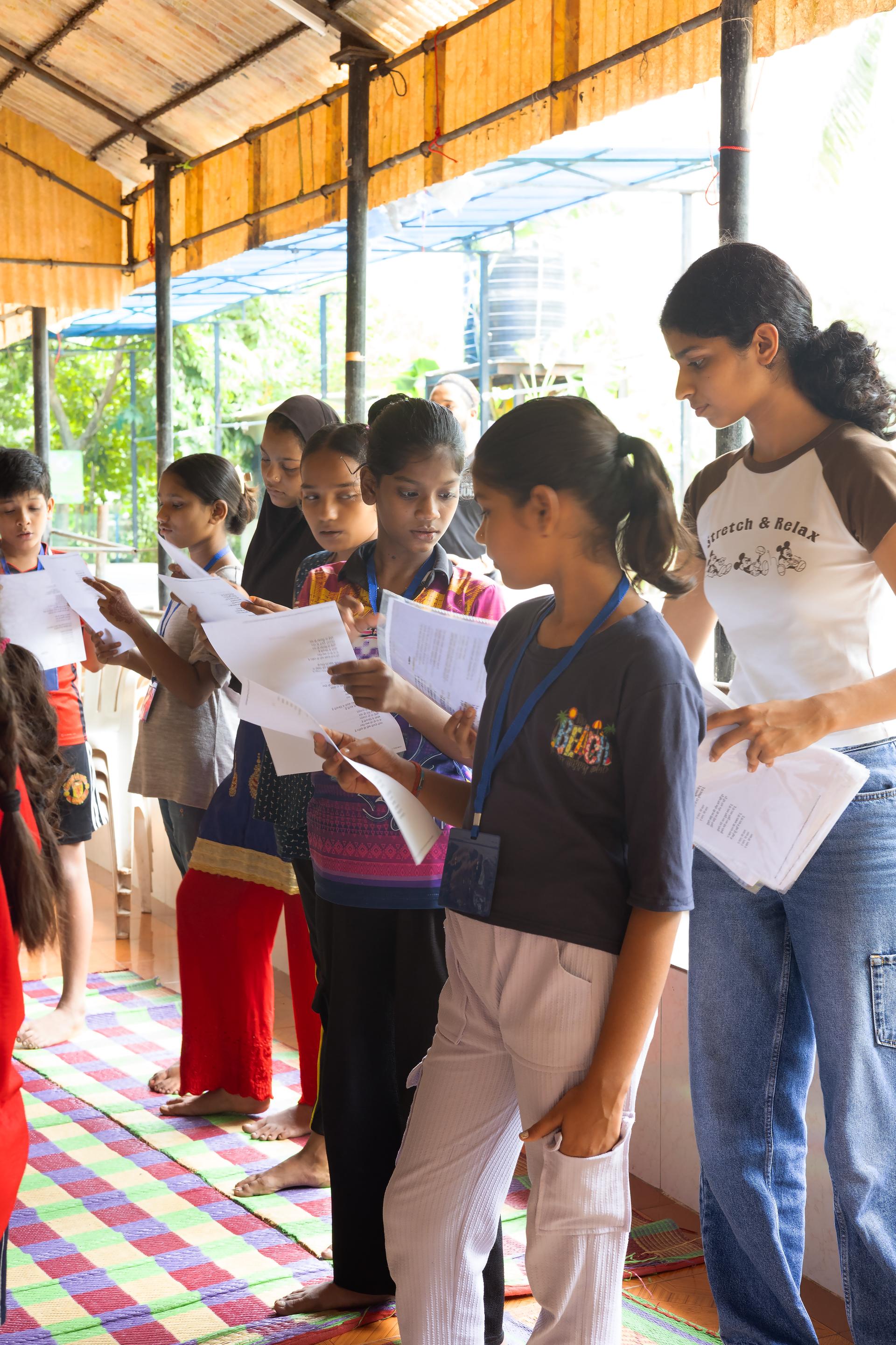 Sur Saathi's Kids Playing keyboard duing workshop by Navya Mundhra and Kanika Jain