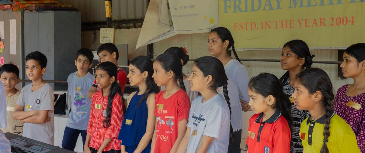 Sur Saathi's Kids singind and practicing duing workshop by Navya Mundhra and Kanika Jain